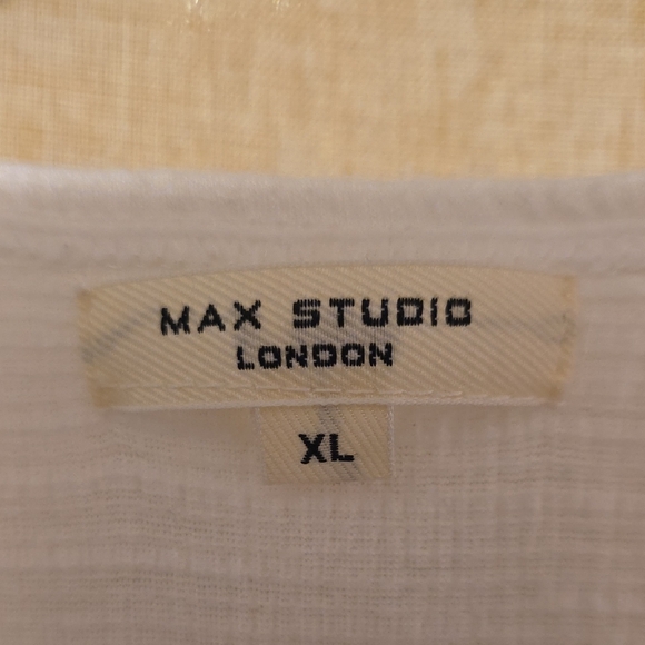 Max Studio White Ruched V-Neck Top - Picture 3 of 4